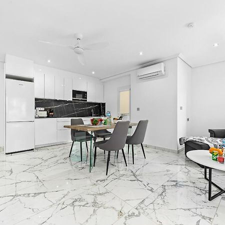 Apolo Beach Front - Sea View Luxury Apartment ตอร์เรเวียคา ภายนอก รูปภาพ