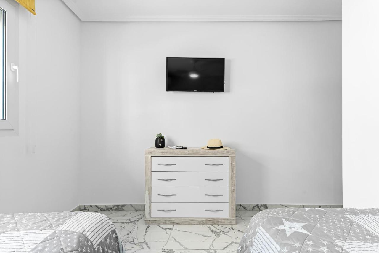 Apolo Beach Front - Sea View Luxury Apartment ตอร์เรเวียคา ภายนอก รูปภาพ