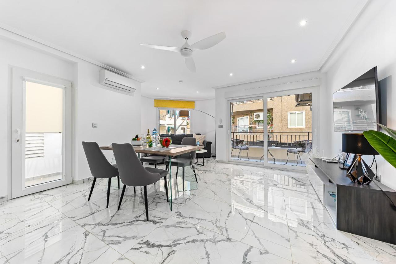 Apolo Beach Front - Sea View Luxury Apartment ตอร์เรเวียคา ภายนอก รูปภาพ