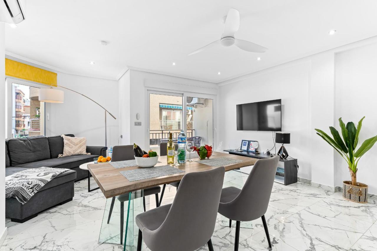 Apolo Beach Front - Sea View Luxury Apartment ตอร์เรเวียคา ภายนอก รูปภาพ